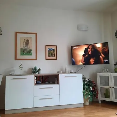 B&B Near The Old Town And City Center Of Ferrara - Private Parking Spot On The River - Amazing View Apartment *