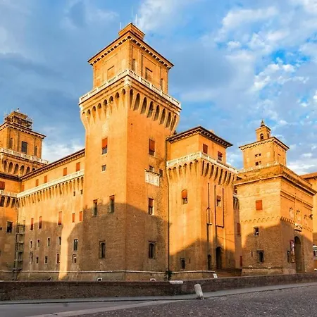 B&B Near The Old Town And City Center Of Ferrara - Private Parking Spot On The River - Amazing View Apartment *