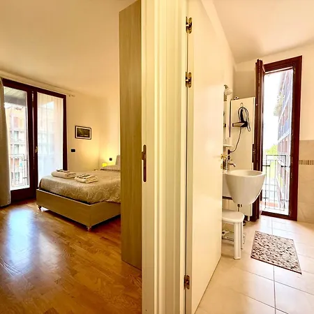 B&B Near The Old Town And City Center Of Ferrara - Private Parking Spot On The River - Amazing View *