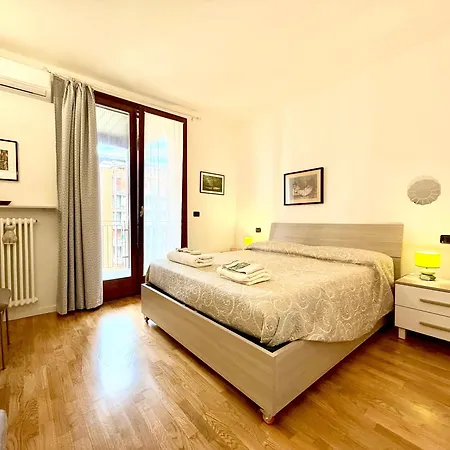 B&B Near The Old Town And City Center Of Ferrara - Private Parking Spot On The River - Amazing View Apartment Ferrara