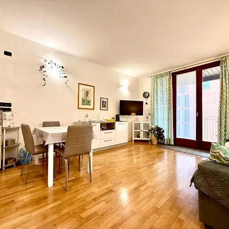 Near The Old Town And Center Of - Private Parking Spot On The River - Amazing View Apartamento Ferrara