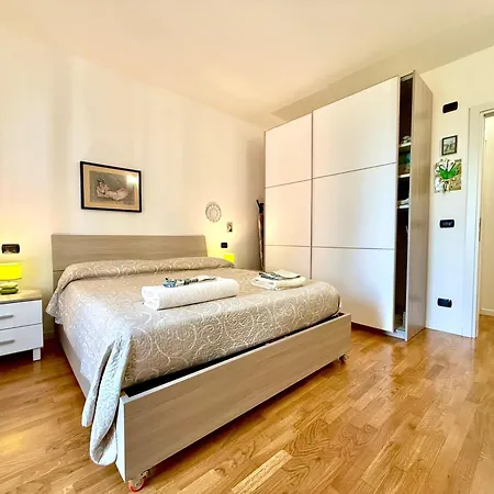B&B Near The Old Town And City Center Of Ferrara - Private Parking Spot On The River - Amazing View Apartment Ferrara