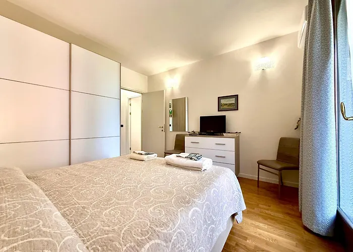 Near The Old Town And Center Of - Private Parking Spot On The River - Amazing View Apartamento *