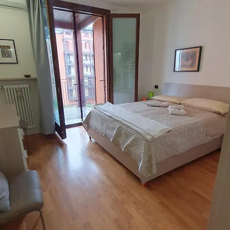 Near The Old Town And Center Of - Private Parking Spot On The River - Amazing View Appartamento *